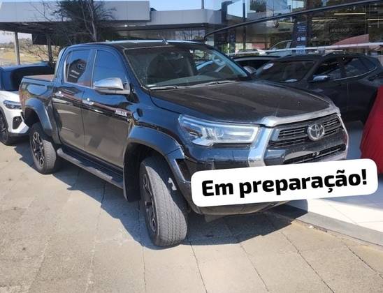 TOYOTA HILUX 2.8 D-4D TURBO DIESEL CD SRX 4X4 AUTOMÁTICO TOYOTA HILUX 2.8 D-4D TURBO DIESEL CD SRX 4X4 AUTOMÁTICO